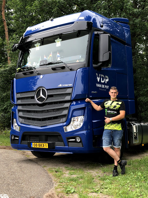 van-de-put-transport nieuwe Mercedes Henri